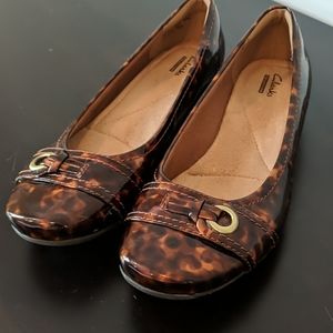 Clarks tortoise shell flats